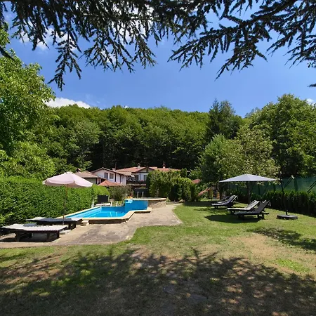 Marina - Private With Heated Pool - Bbq - Mountain View And Direct Access To Forest And River - Sleeps 10 Villa