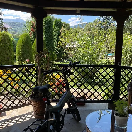 Marina - Private With Heated Pool - Bbq - Mountain View And Direct Access To Forest And River - Sleeps 10 *
