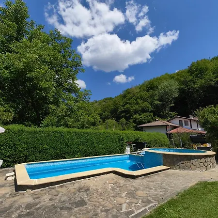 Marina - Private With Heated Pool - Bbq - Mountain View And Direct Access To Forest And River - Sleeps 10 * Vidima