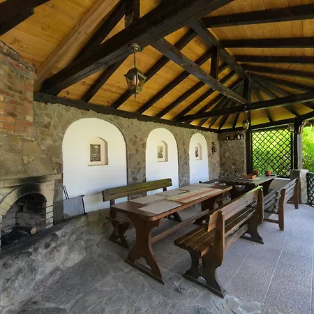 Villa Marina - Private With Heated Pool - Bbq - Mountain View And Direct Access To Forest And River - Sleeps 10 *